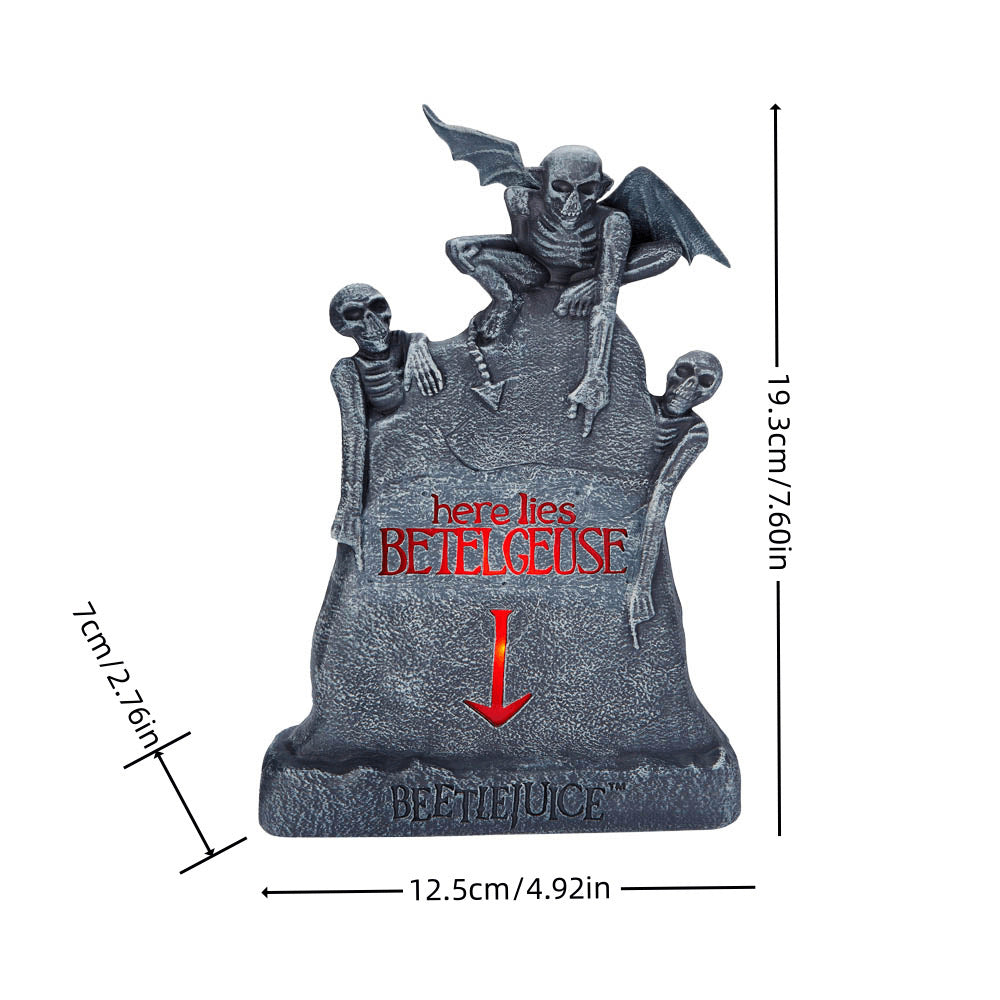 Ornamenti per atmosfera horror con lapide con teschio fantasma incandescente di Halloween