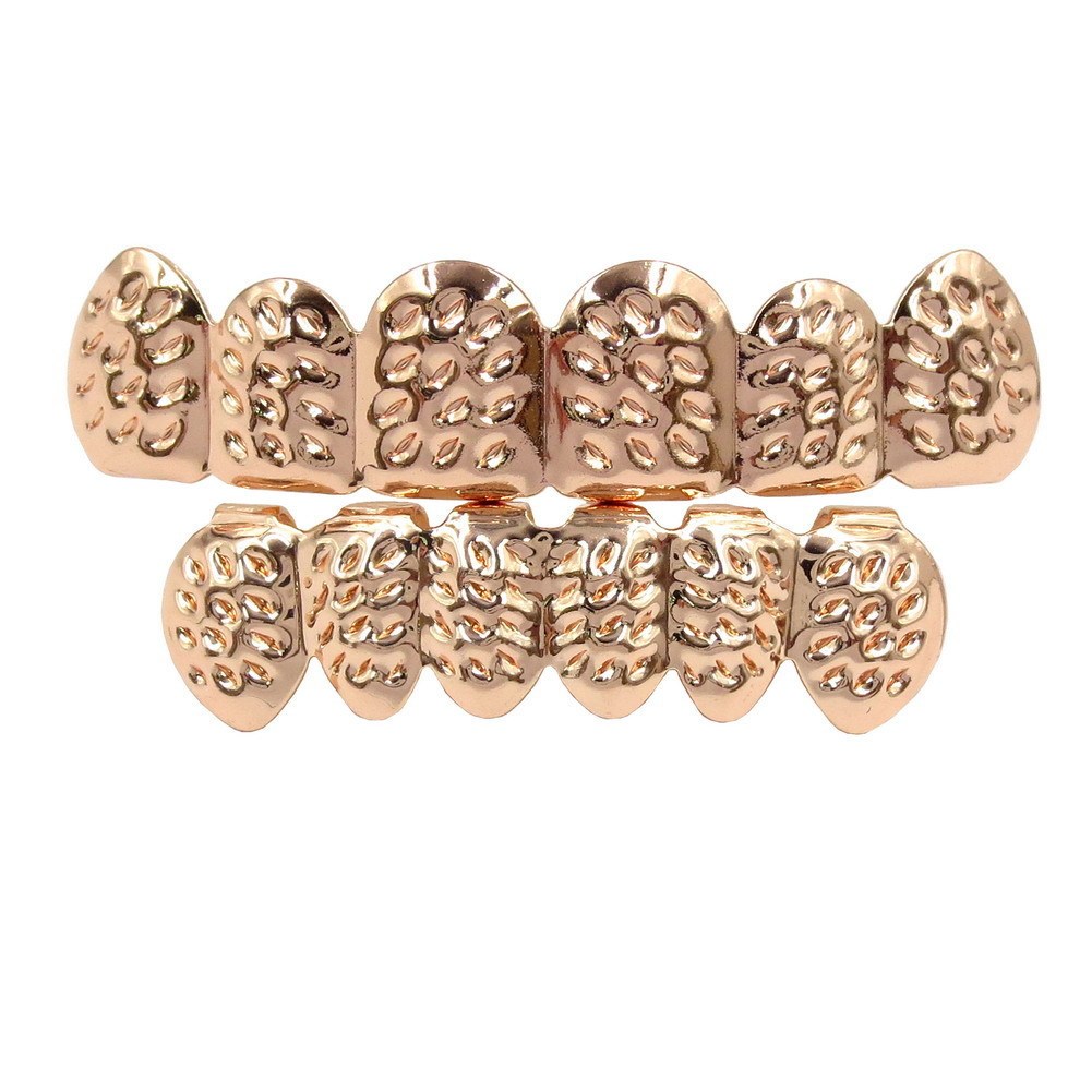 Dentiere dorate per il ballo di Halloween