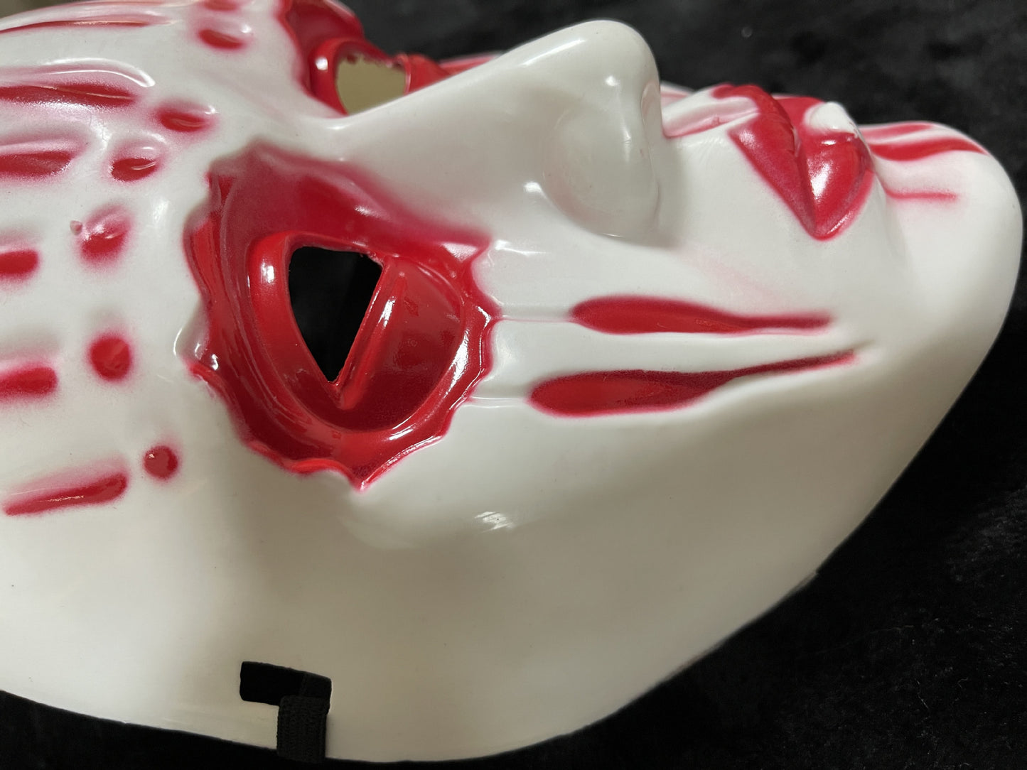 Maschera a Tema Halloween in Plastica – Dettagli Spaventosi per la Tua Festa