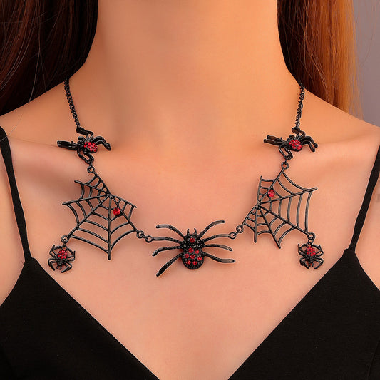 Collana per Halloween con Ragno e Ragnatela - Gioiello alla Moda e Accessorio di Personalità.