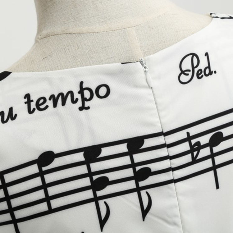 Eleganza in Musica: Abiti Vintage con Stampa di Note Musicali