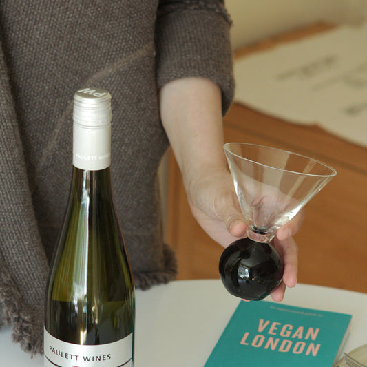 Bicchiere in Vetro con Base a Sfera Viola: Eleganza e Stile per Ogni Bevanda